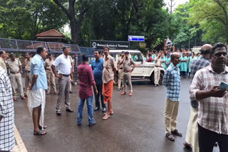 PROTEST IN NIT  എൻഐടിയിൽ പ്രതിഷേധം  എന്‍ഐടി ക്യാമ്പസ് പ്രതിഷേധം  Employees Protest In NIT