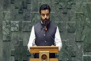 Srinagar Parliamentarian Takes Oath in Kashmiri