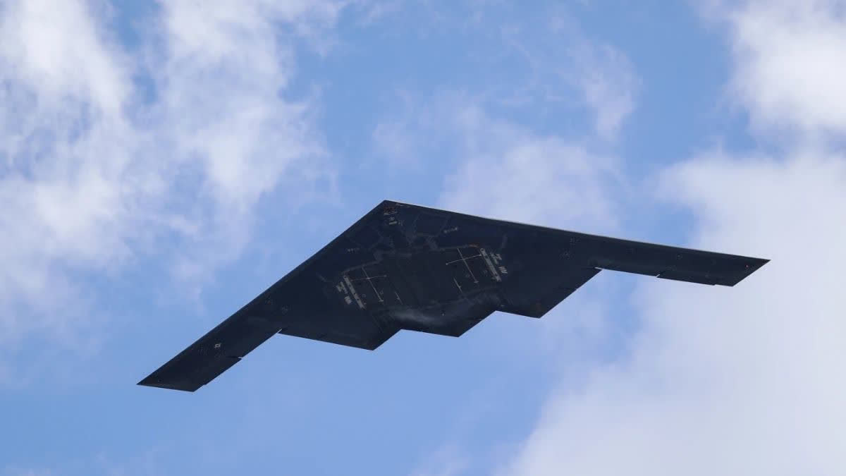 B-2 बमवर्षक बनाने वाला भारतीय इंजीनियर आज जेल में क्यों है?