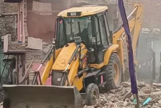 अब दिल्ली के वजीरपुर इलाके में चला बुलडोजर