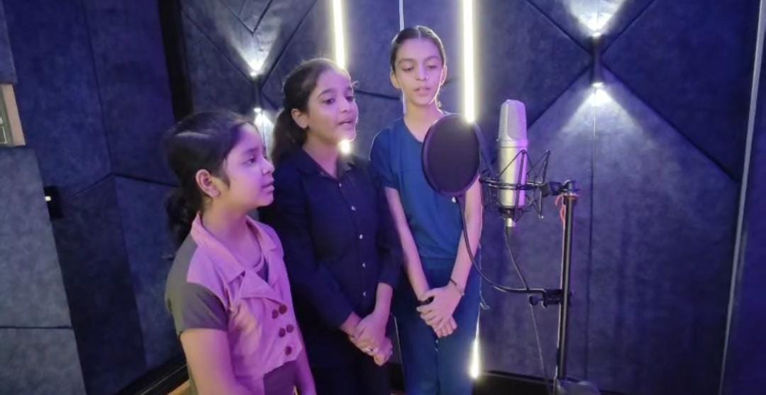 Barwani students recorded songs