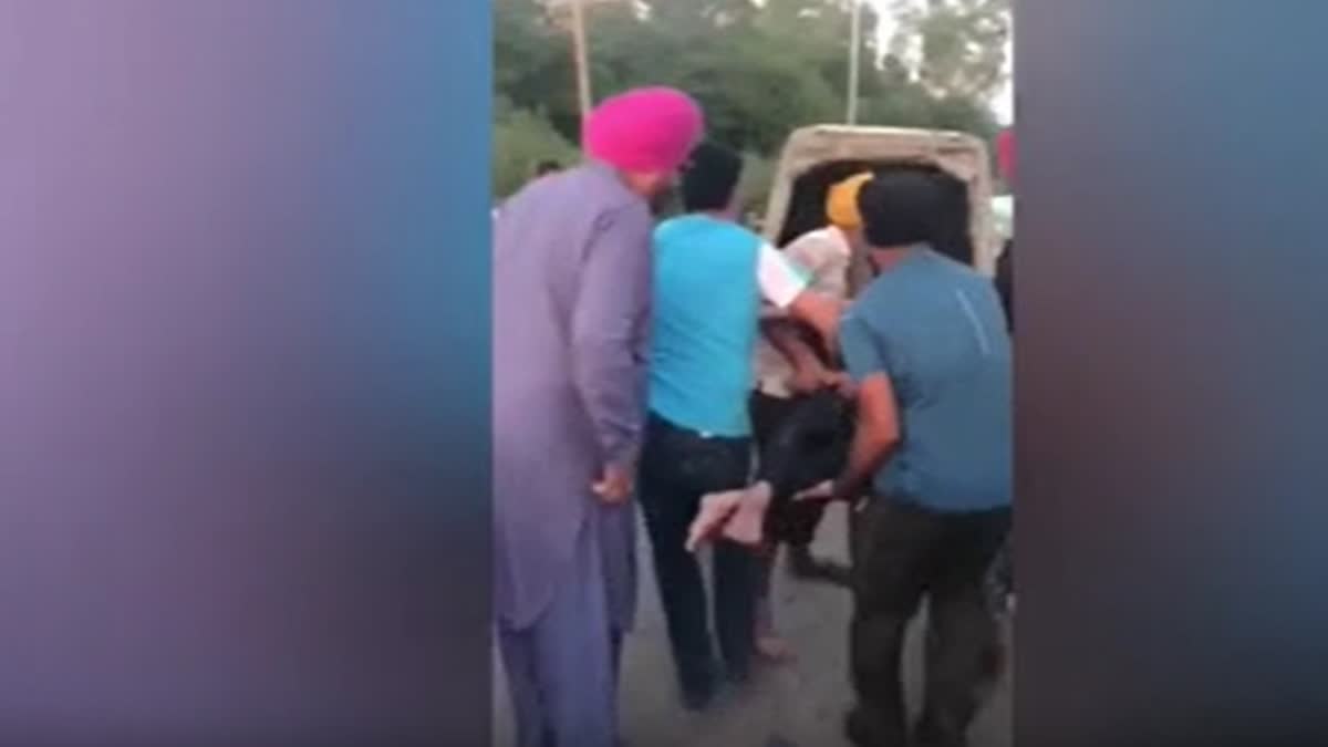 Navjot Singh Sidhu stops convoy to shift accident victim to hospital in Punjab's Khanna