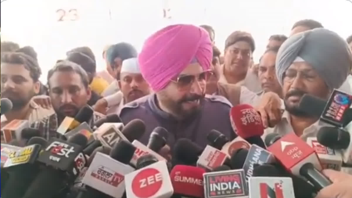 Navjot Singh Sidhu came down in favor of "AAP" on Delhi Ordinance