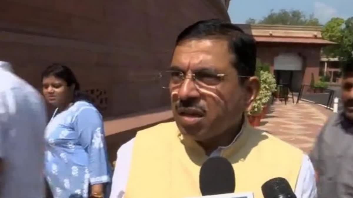 Union Minister Prahlad Joshi attacked the opposition