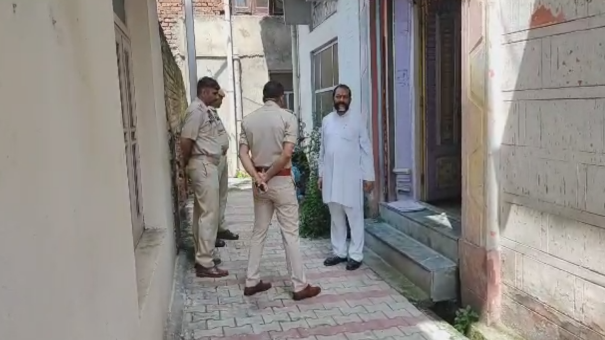 mysterious-blast-outside-shiv-sena-leaders-house-in-jammu