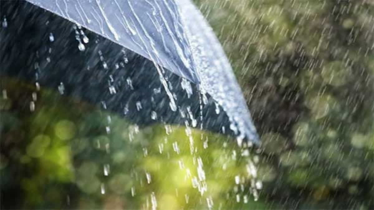 The Hyderabad Meteorological Centre has disclosed that heavy to very heavy rains are likely to occur at some places in Telangana for the next three days. Due to this, a red alert has been declared for three days in those places. An orange alert has been issued as heavy to very heavy rains are likely to occur across the State today. Hyderabad Meteorological Centre said that there is a possibility of 40 to 50 km per hour gusty winds, along with thunder and lightning, for four days in Telangana.