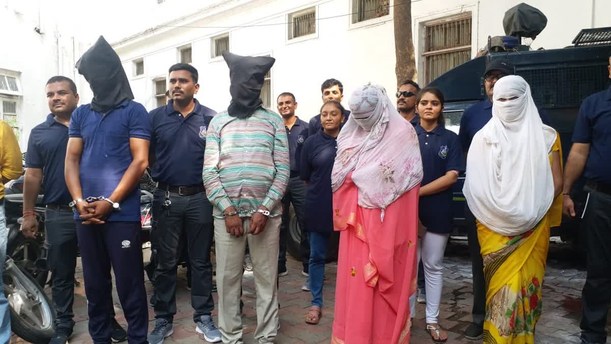 Ahmedabad Crime : પતિએ પત્નીની હત્યાનો બનાવ્યો પ્લાન, મૃતદેહને રીક્ષામાં પ્રવાસીની જેમ બેસાડી ફેંકી આવ્યા ધોળકા