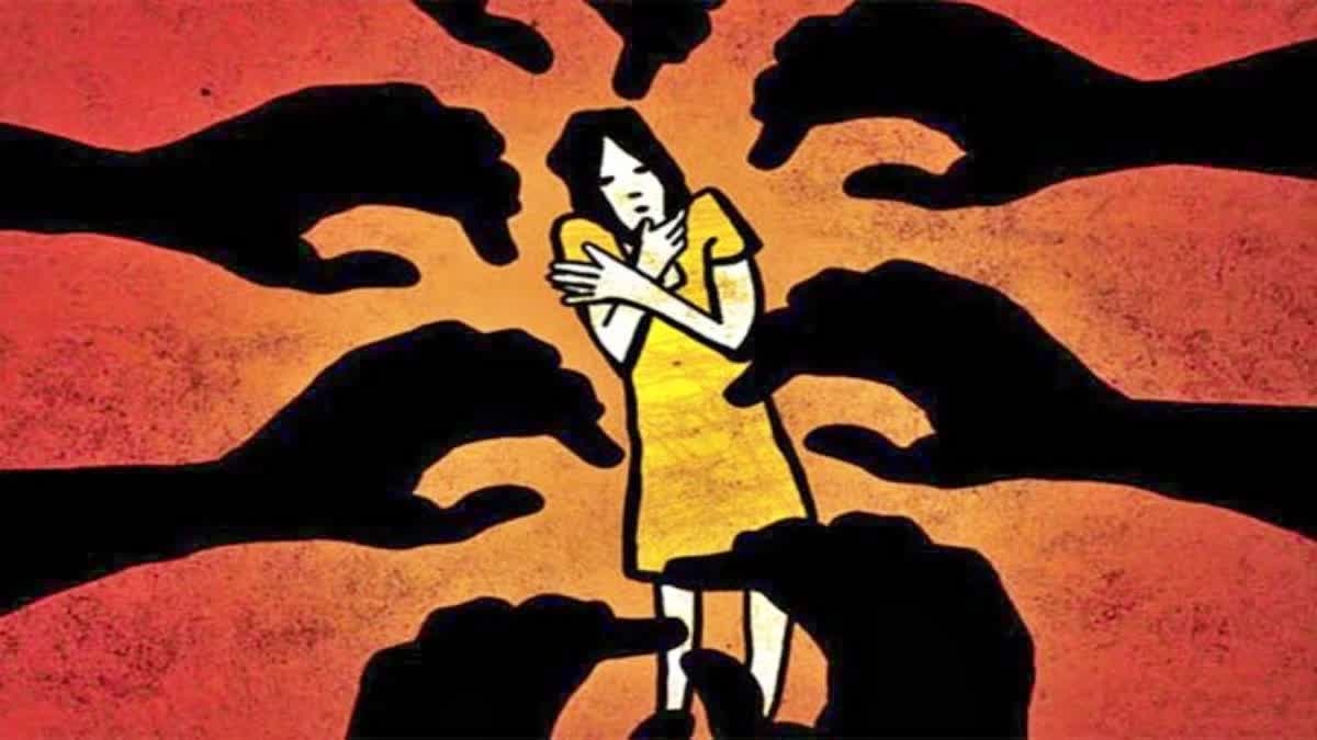 Gang rape with woman in Pakur  Gang rape with woman in Pakur of Jharkhand  rape with woman in Pakur of Jharkhand  delhi woman gangraped in pakur  gangrape with delhi woman in jharkhand  ಮೊದಲ ಬಾರಿಗೆ ಸ್ನೇಹಿತನನ್ನು ಭೇಟಿ  ಮೊದಲ ಬಾರಿಗೆ ಭೇಟಿ ಮಾಡಿದ ಸ್ನೇಹಿತ  ಮಹಿಳೆಯ ಮೇಲೆ ಸಾಮೂಹಿಕ ಅತ್ಯಾಚಾರ  ಮೊದಲ ಬಾರಿಗೆ ತನ್ನ ಸ್ನೇಹಿತನನ್ನು ಭೇಟಿ  ಮಹಿಳೆಯ ಮೇಲೆ ಕೆಲ ಯುವಕರು ಸಾಮೂಹಿಕ ಅತ್ಯಾಚಾರ  ಮಹಿಳೆ ತನ್ನ ಫೋನ್ ಮೂಲಕ ಪರಿಚಯ