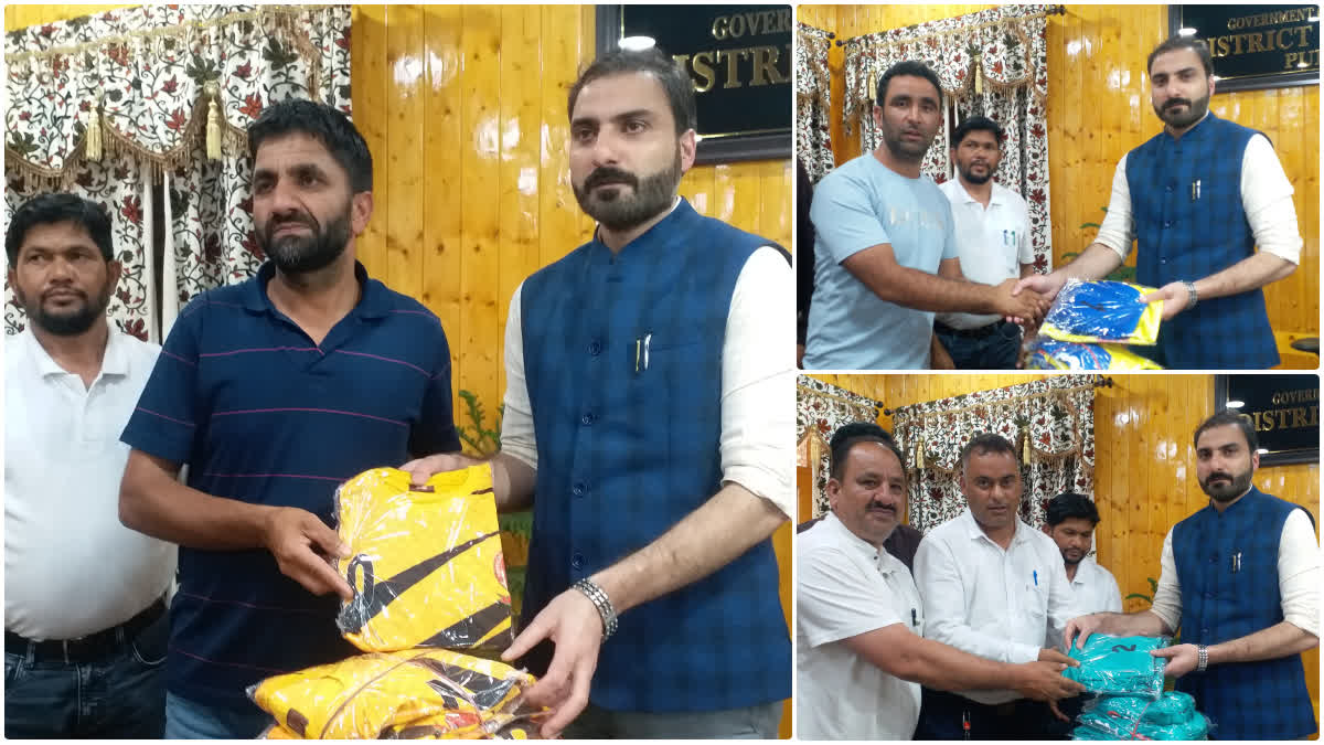 dc-pulwma-distribute-uniform-among-kabaddi-players