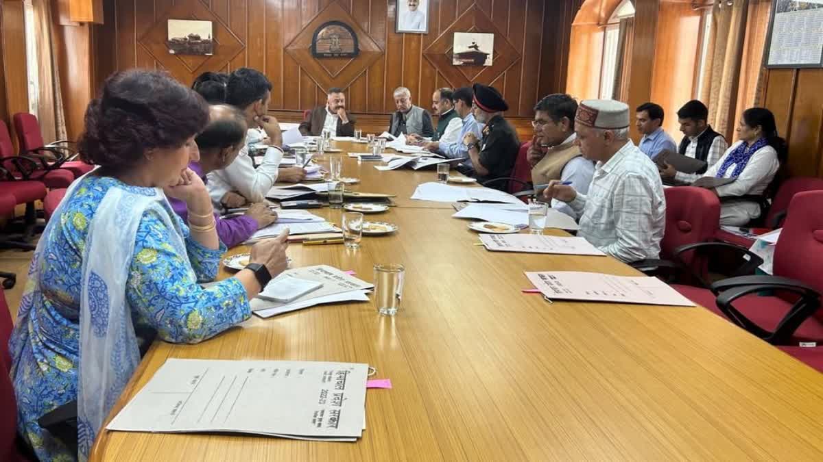 Rohit Thakur Chairs Education meet