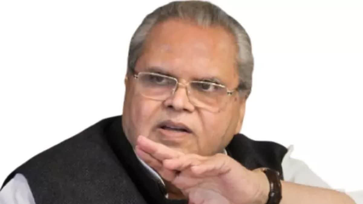 Launching a no-holds-barred attack against Prime Minister Narendra Modi, former Jammu and Kashmir Governor Satya Pal Malik asserted that "he will rally behind those parties, which will leave no stone unturned to defeat Modi, in the ensuing Lok Sabha polls in 2024."  Malik, who always hogs the limelight with his controversial statements, made a revelation that he will support the Opposition, which has decided to take on the BJP, unitedly.  Despite being a BJP leader, he always targeted the NDA government and stirred up a hornet's nest.