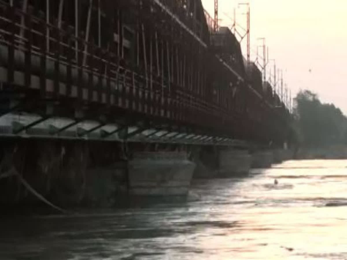 Delhi: Yamuna swells further, Old Railway Bridge shut for train traffic,  delhi-yamuna-water-level