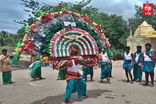 Devotees carrying 72 kg kavadi to Palani temple