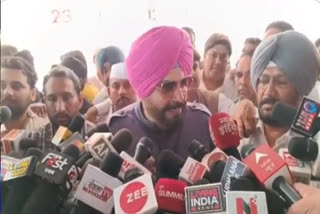 Navjot Singh Sidhu came down in favor of "AAP" on Delhi Ordinance