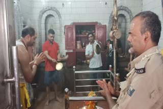 पटना में सोमवारी पर मंदिर में उमड़ी भीड़