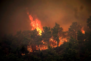 Fire-still-blazing-on-the-Greek-island-of-Rhodes-