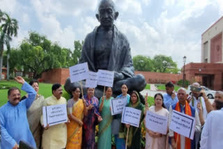 BJP MPs protest in Delhi against women atrocities in Rajasthan and West Bengal, Diya Kumari targets CM Gehlot