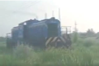 A goods train engine moved without a loco pilot in the Sri Ganganagar district of Rajasthan. The incident took place at the Suratgarh Thermal Plant. Fortunately, no major accident took place. Allegations were levelled against the railway staff for their negligence after the incident. The train engine plied without the loco pilot for about 2 km. This incident came to light at the Thermal Power Plant of Suratgarh on Sunday. INTUC leader Shyam Sundar Sharma alleged that this is gross negligence. He further stated that the engine arrived to pick up the empty coal rake from Tippler number three.