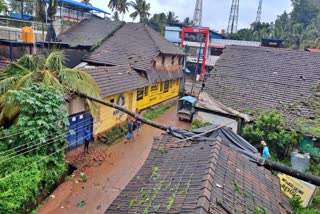 ಭಾರಿ ಗಾಳಿ‌ಮಳೆಗೆ ಉರುಳಿ ಬಿದ್ದ ತೆಂಗಿನ ಮರ