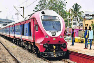 Bengaluru Suburban Railway  Approval for Phase 2 of additional 452 km  Railways Ministry  ನೆರೆಯ ಜಿಲ್ಲೆಗಳಿಗೂ ವಿಸ್ತರಣೆ ಮಾಡುವ ಕುರಿತು  ವಿಸ್ತರಣೆ ಮಾಡುವ ಕುರಿತು ರಾಜ್ಯ ಸರ್ಕಾರ ಚಿಂತನೆ  ಬೆಂಗಳೂರು ಉಪನಗರ ರೈಲು ಯೋಜನೆ  ರಾಜ್ಯದ ರಾಜಧಾನಿ ಬೆಂಗಳೂರಿನಲ್ಲಿ ಸಂಚಾರ ದಟ್ಟಣೆ  ಸಂಚಾರ ದಟ್ಟಣೆ ನಿವಾರಣೆಯ ಗುರಿ  ಉಪನಗರ ರೈಲು ಯೋಜನೆ