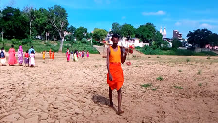 Kanhar river turned into barren field