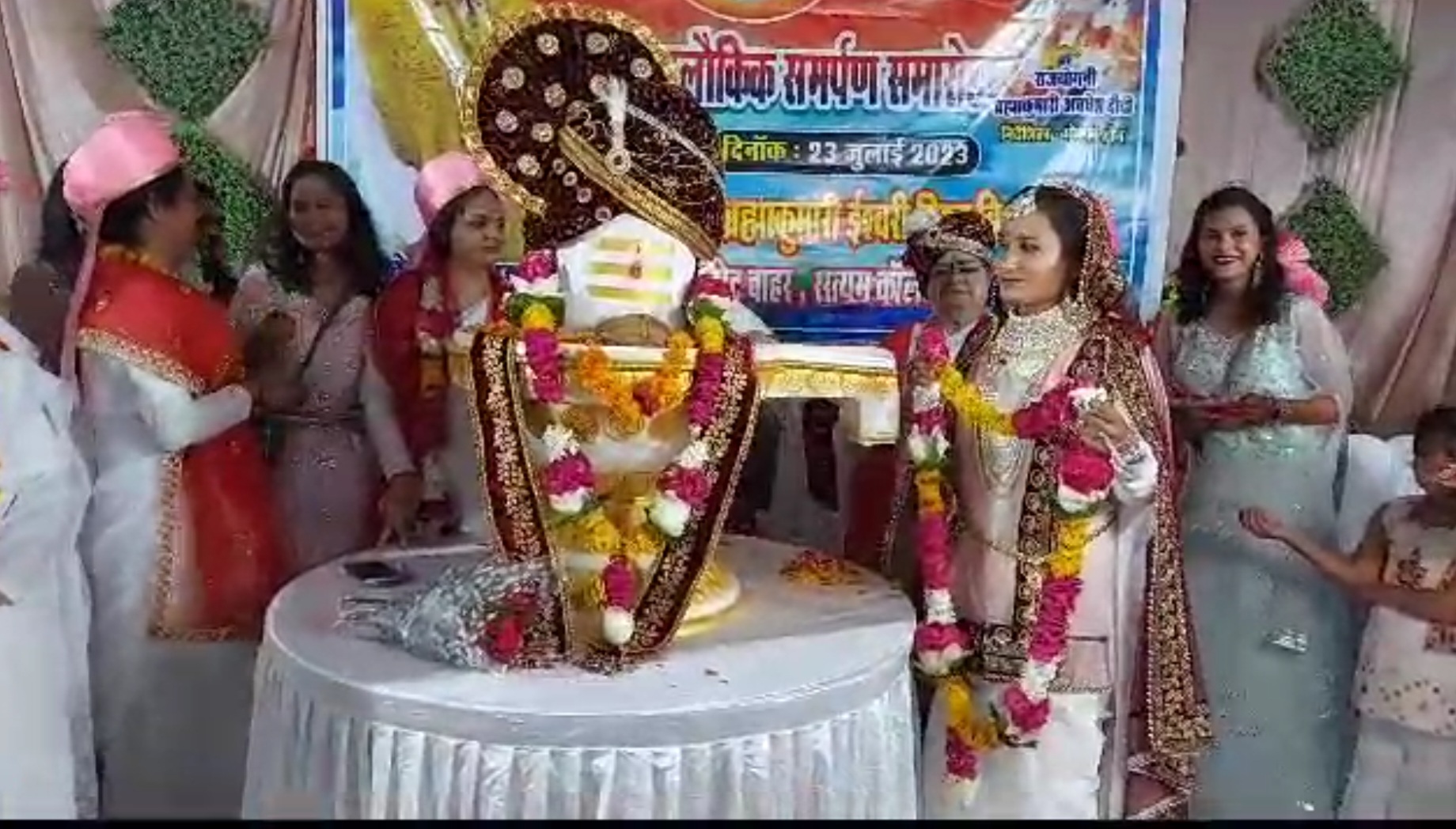 young woman married Lord Shiva in uttarpradesh viral videos