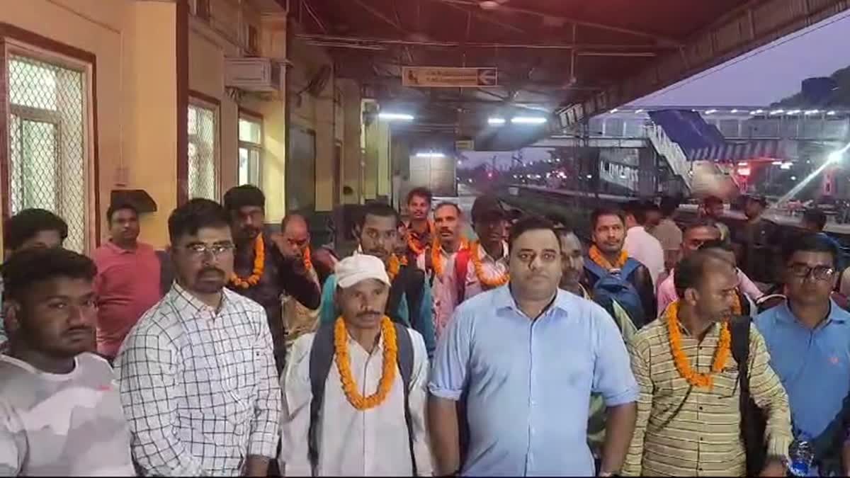 27 Workers From Jharkhand Stuck In Cameroon Arrive In Giridih To Grand Welcome