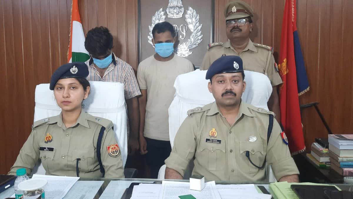 वाराणसी पुलिस ने दो लुटेरों को किया गिरफ्तार.