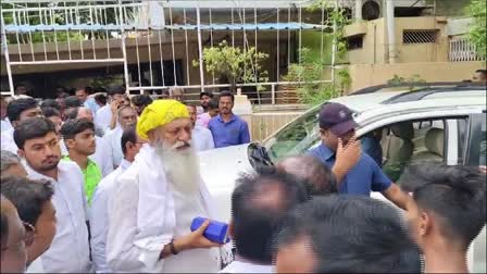 JC Prabhakar Reddy Protest At Police Station In AP