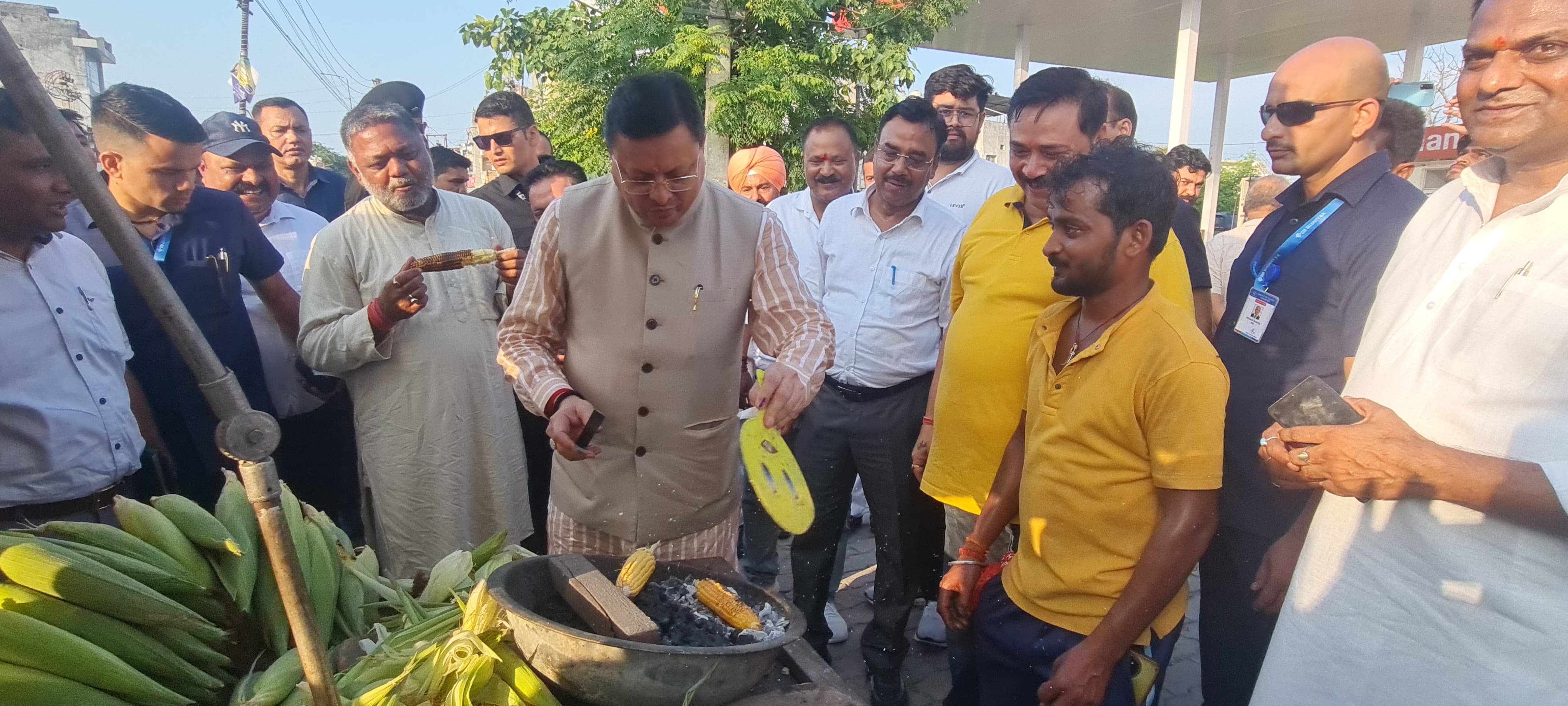 CM Dhami ate corn