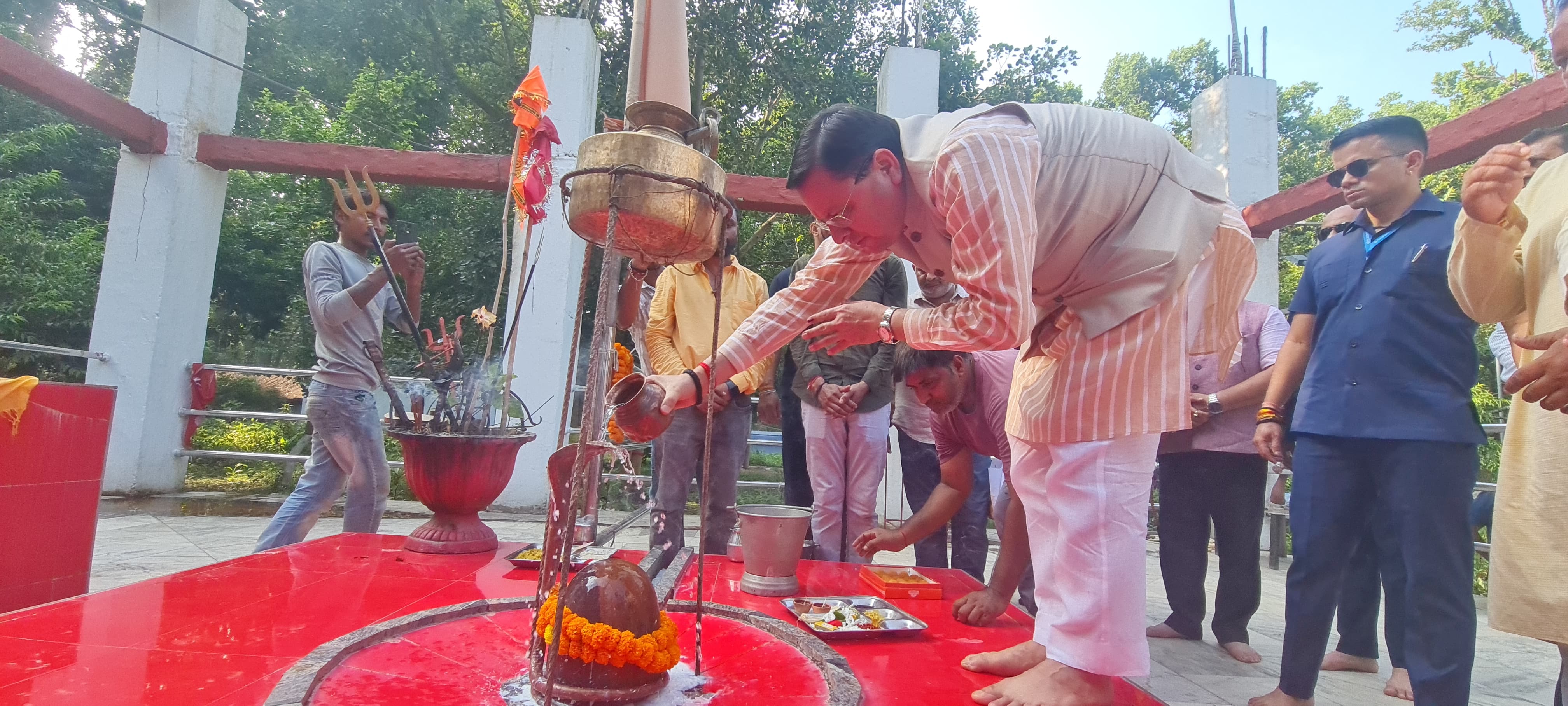 CM Dhami ate corn