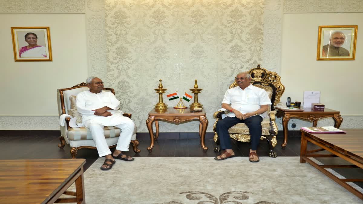 Nitish Met Governor: सरकार और राजभवन के टकराव के बीच सीएम नीतीश ने की  राज्यपाल की मुलाकात, cm-nitish-kumar-met-governor-rajendra-vishwanath- arlekar-in-patna