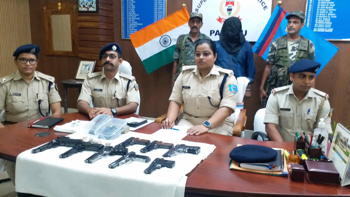 cache of weapons seized by police was to be used in parking tender dispute in Palamu