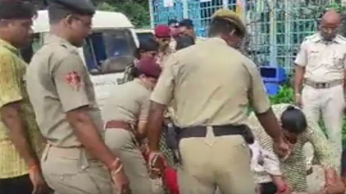 Odisha: Six of a family attempt self-immolation outside CM's residence to protest against kin's murder