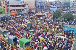 ವರಮಹಾಲಕ್ಷ್ಮೀ ಹಬ್ಬಕ್ಕೆ ಜೋರಾದ ಖರೀದಿ