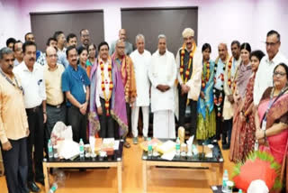 CM SIDDARAMAIAH FELICITATES ISRO CHIEF FOR CHANDRAYAAN 3 SUCCESS