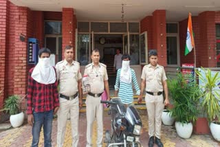 delhi police arrested two vicious robbers