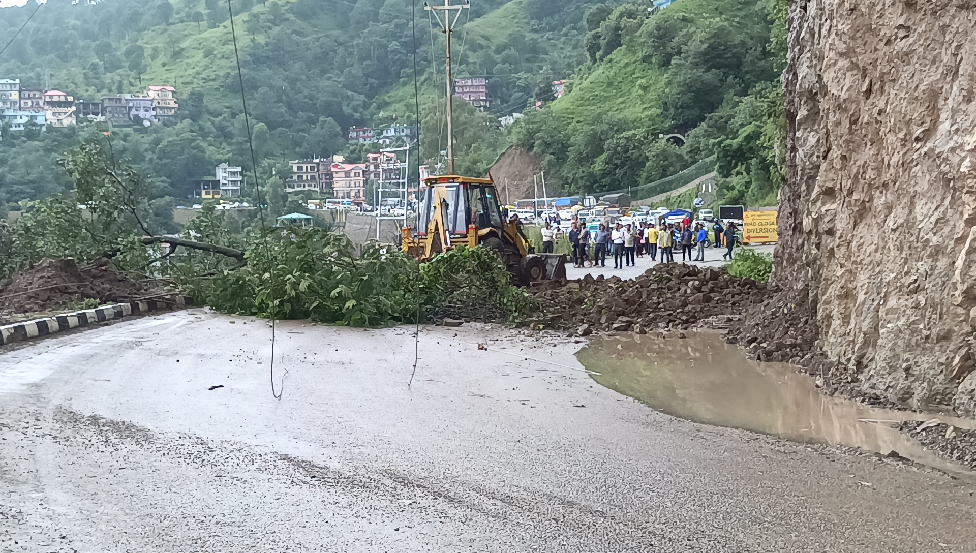 Landslide on Chandigarh Shimla NH in Solan