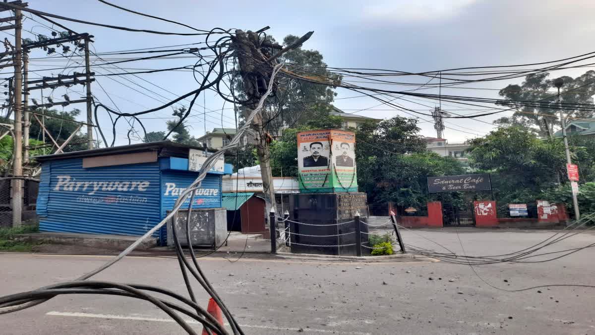 Truck hit electric pole in Sujanpur