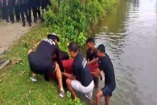 Body of the accused being recovered from the Pond on Saturday morning.