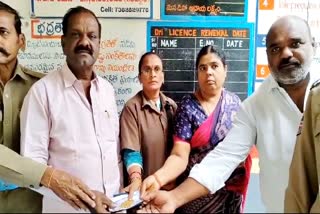 TGSRTC Conductor Returns Gold Bag to Passenger