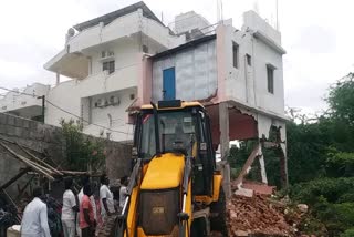 Officials Collapse Building