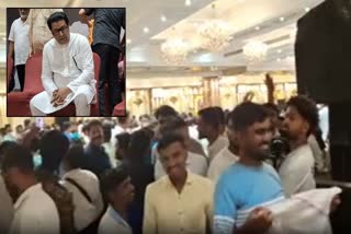 Raj Thackeray got angry seeing the crowd during MNS Meeting in Amravati watch video