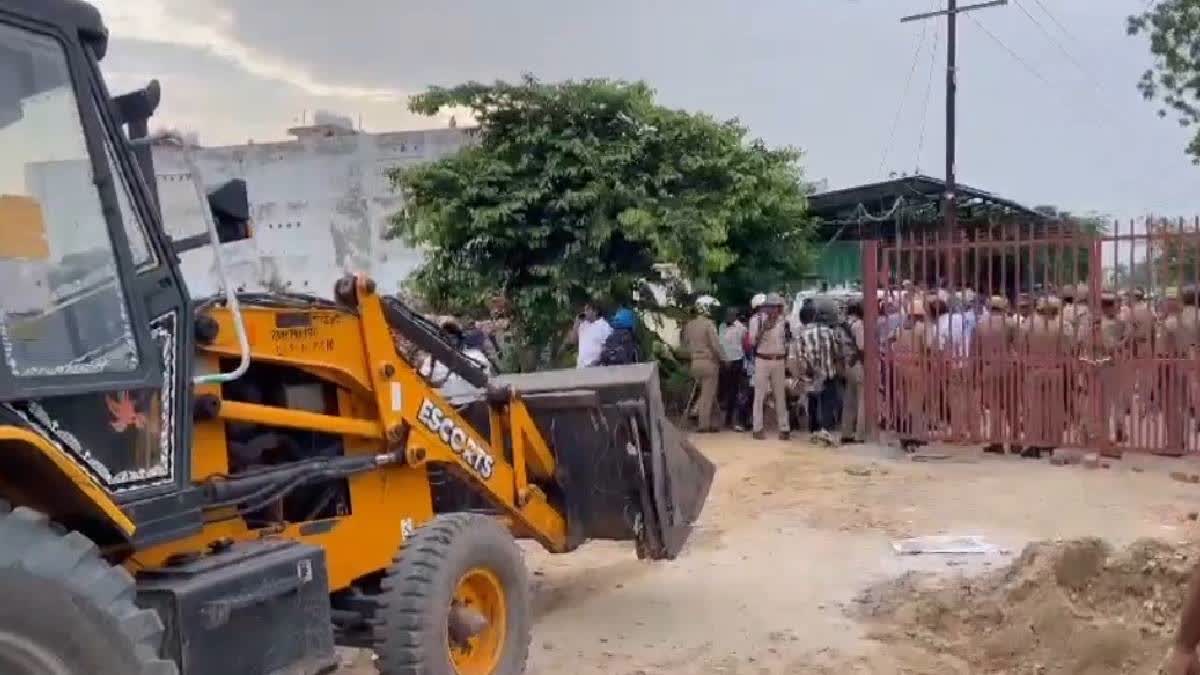 Radha Soami Satsang Sabha members clash with police in Agra, cops resort to lathi-charge