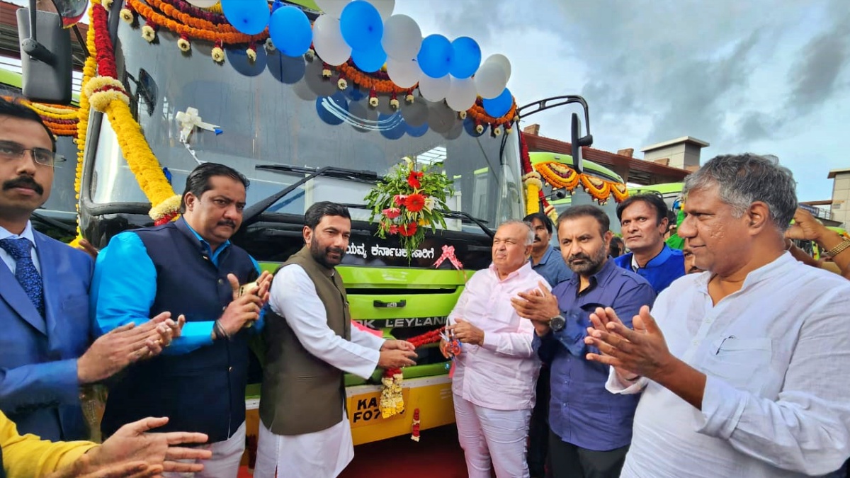 ಹೊಸ ಬಸ್​ಗಳಿಗೆ ಚಾಲನೆ ನೀಡಿದ ಸಚಿವ ರಾಮಲಿಂಗಾರೆಡ್ಡಿ