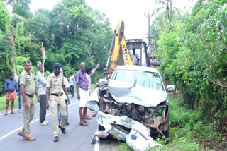 Erumapetty car accident  Cars Collide In Thrissur  Cars Collide  കാറുകള്‍ കൂട്ടിയിച്ചു  എരുമപ്പെട്ടി കടങ്ങോട് ഖാദർപ്പടി  എരുമപ്പെട്ടി  എരുമപ്പെട്ടി അപകടം