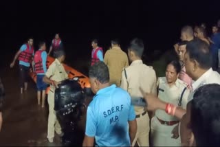 Rescue of 2 youths in Machna river