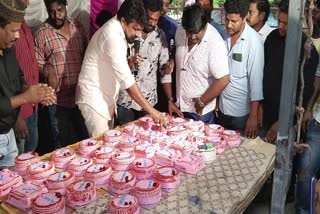 Mahasena_Rajesh_Cake_Cutting_on_CM_Jagan_Bail