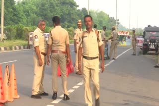 AP_Police_Trying_to_Stop_Car_Trip_of_IT_Employees