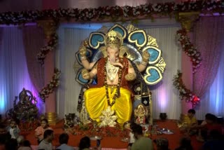 diamond-and-gold-ganesh-pandal-decorated-with-gold-and-diamond-in-gujarat